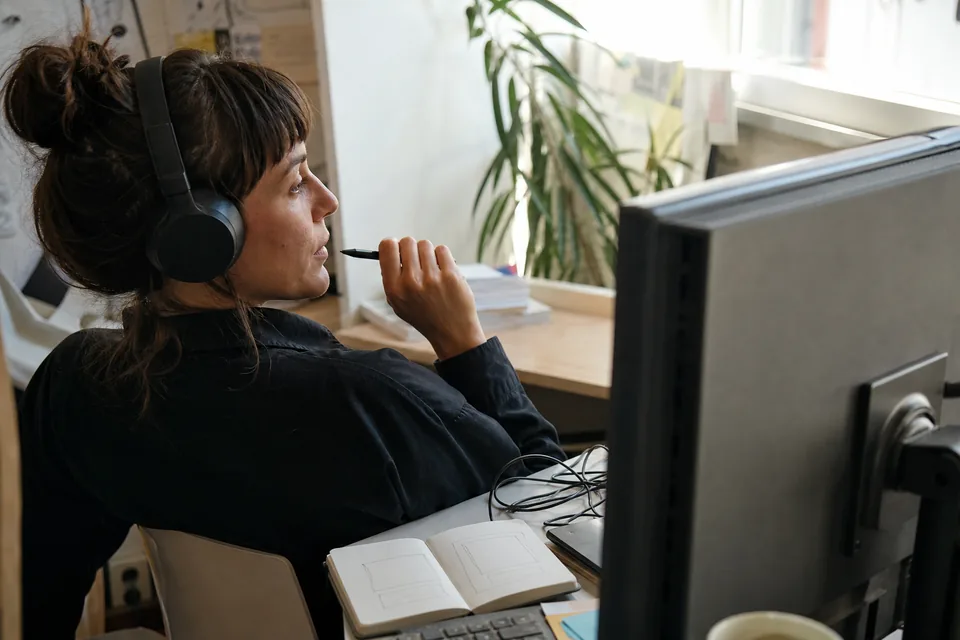 UX designer watching a session replay to find where a user got stuck